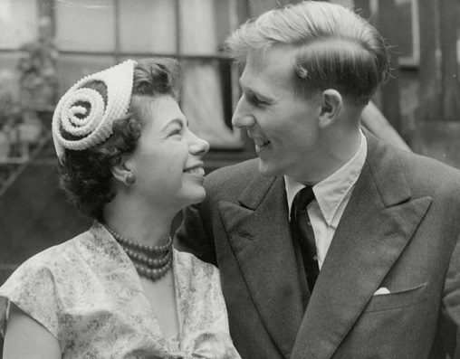 roger bannister wife resized.jpg