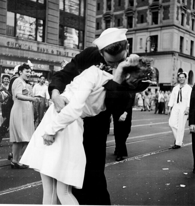 800px-Kissing_the_War_Goodbye1