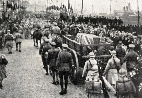 The body of the Unknown Warrior leaving france.jpg